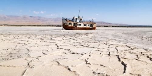 دریاچه ارومیه نفس های آخرش را می کشد