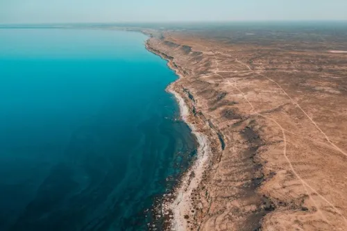 سالانه ۲۰ سانتیمتر از آب دریای خزر کاهش می یابد
