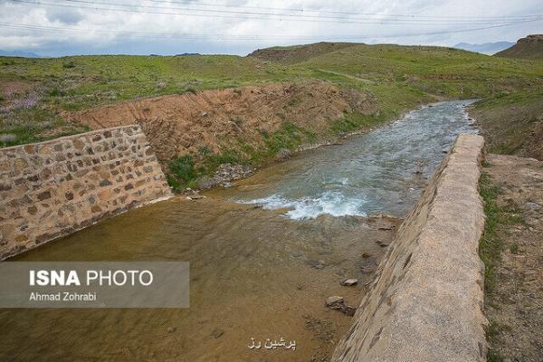 انجام عملیات مهار سیلاب در مناطق بحرانی كشور